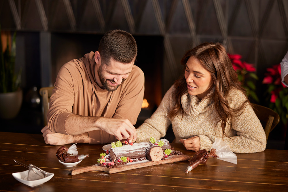yule log decorating